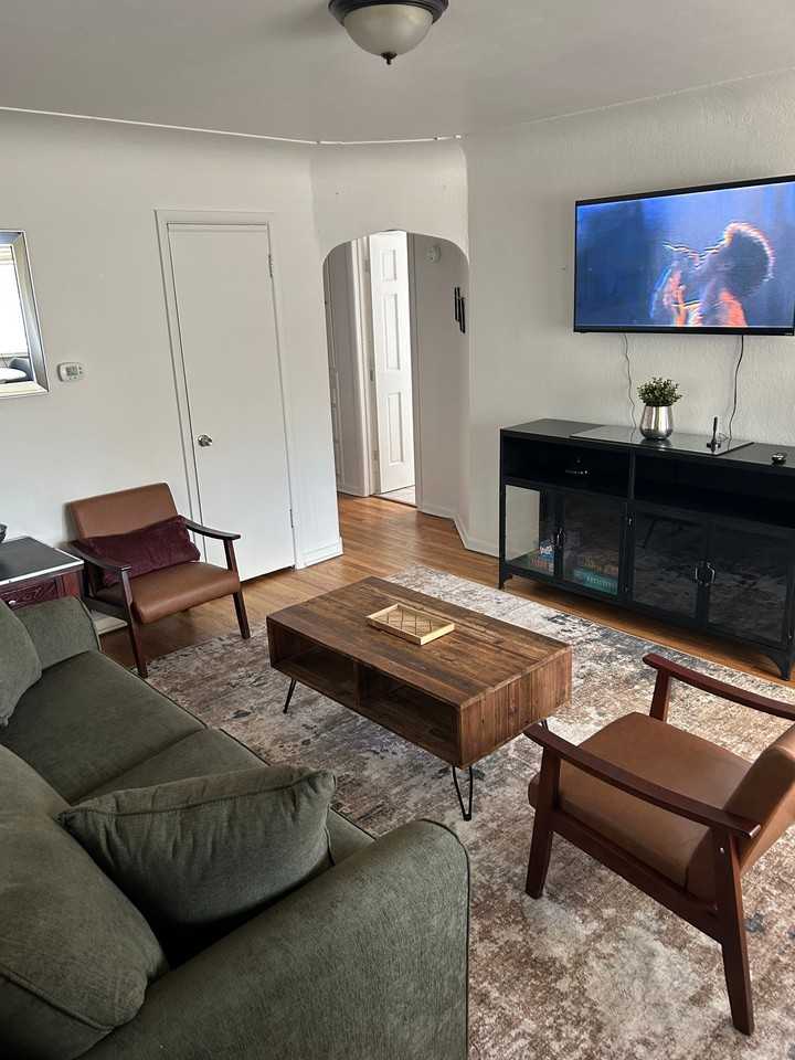 4926 Hooker St - Photo 2 of 17