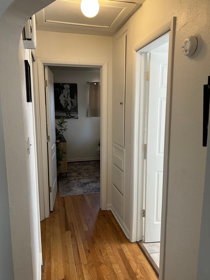 4926 Hooker St - Photo 4 of 17