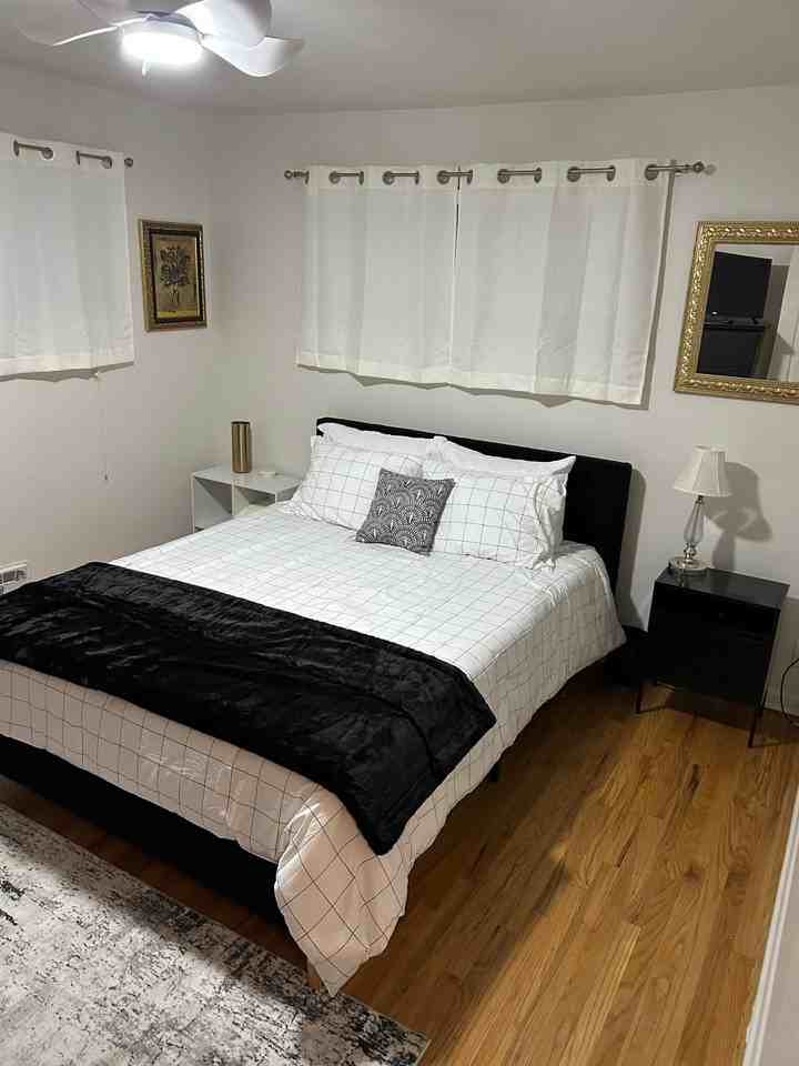 4926 Hooker St - Photo 5 of 17