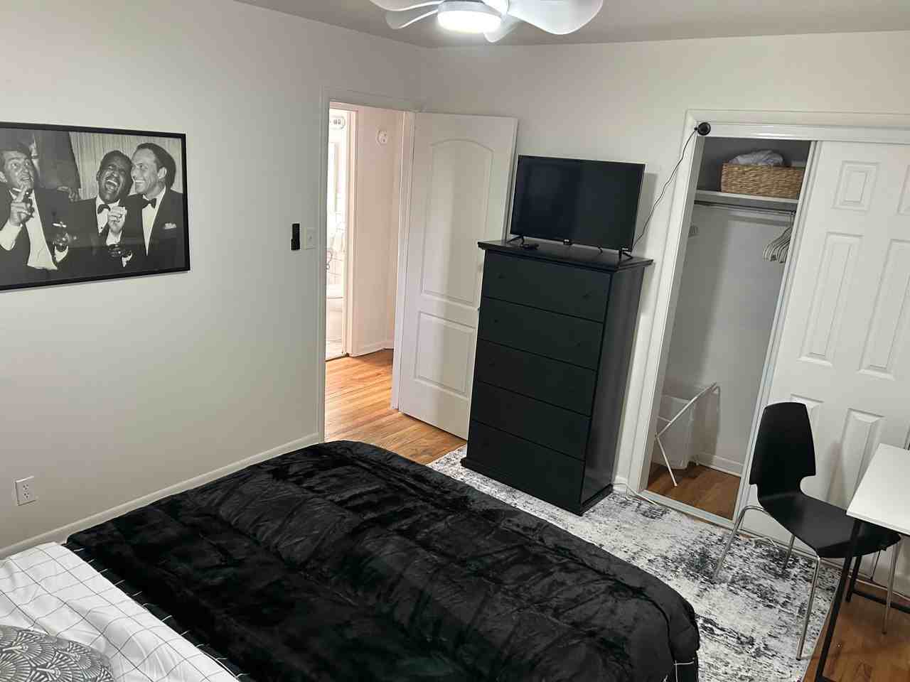 4926 Hooker St - Photo 6 of 17