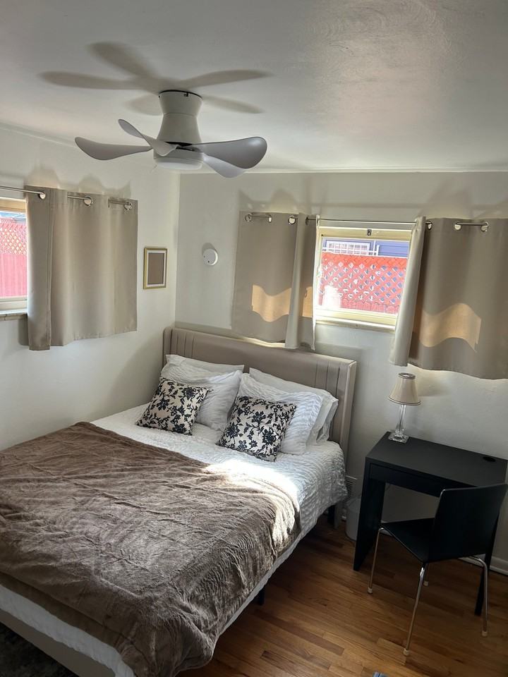 4926 Hooker St - Photo 7 of 17