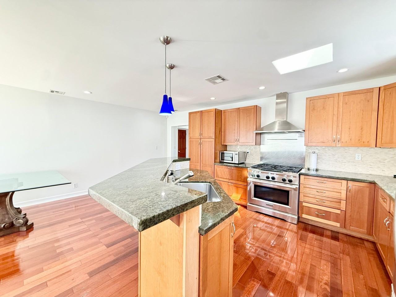 5639 Natick Ave - Photo 7 of 20