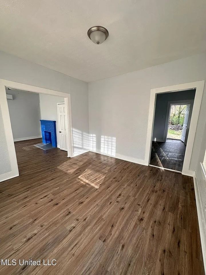 148 Princeton St - Photo 3 of 11