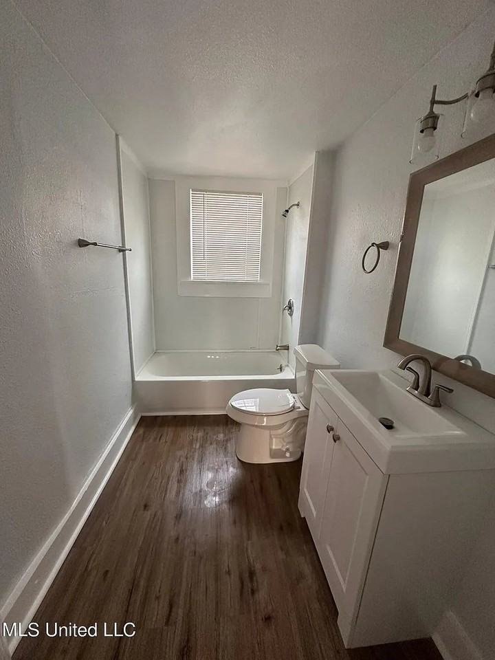 148 Princeton St - Photo 5 of 11