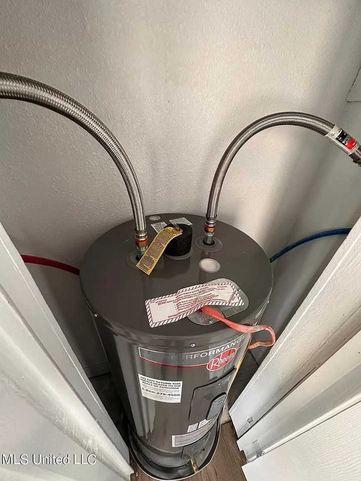 148 Princeton St - Photo 7 of 11