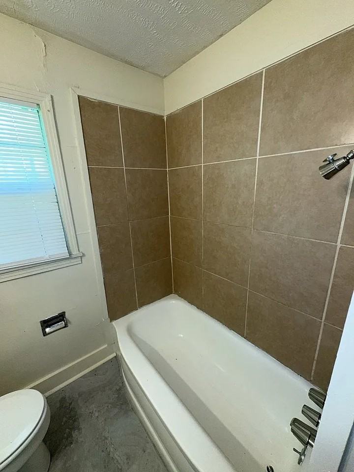 2615 Hillside Dr - Photo 6 of 11