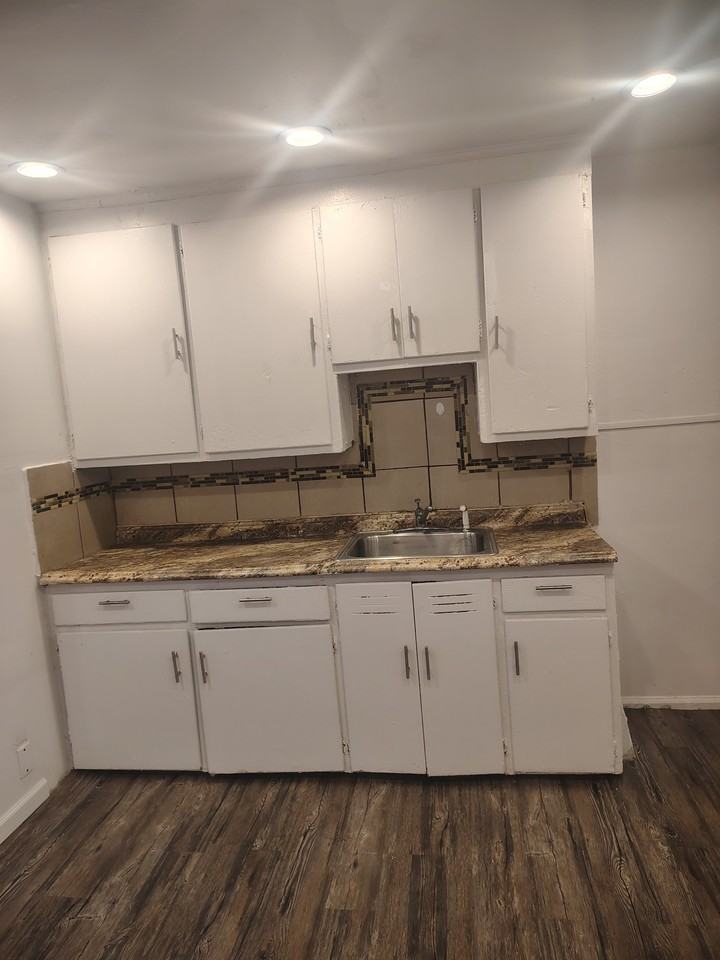 19324 Avon Ave - Photo 2 of 11