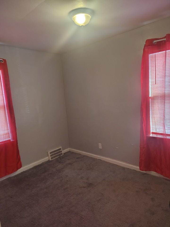 19324 Avon Ave - Photo 7 of 11