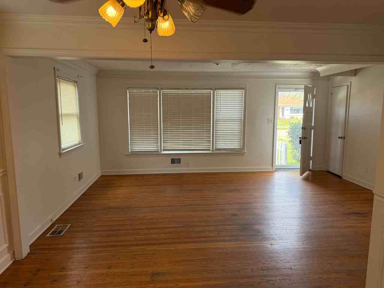 1632 Stafford Ave - Photo 2 of 8