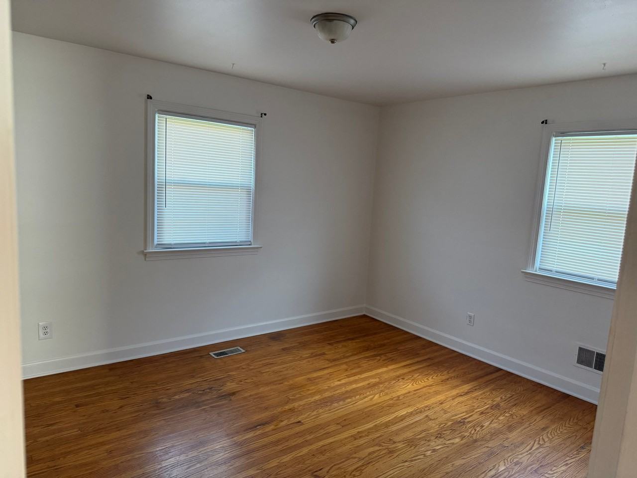 1632 Stafford Ave - Photo 6 of 8