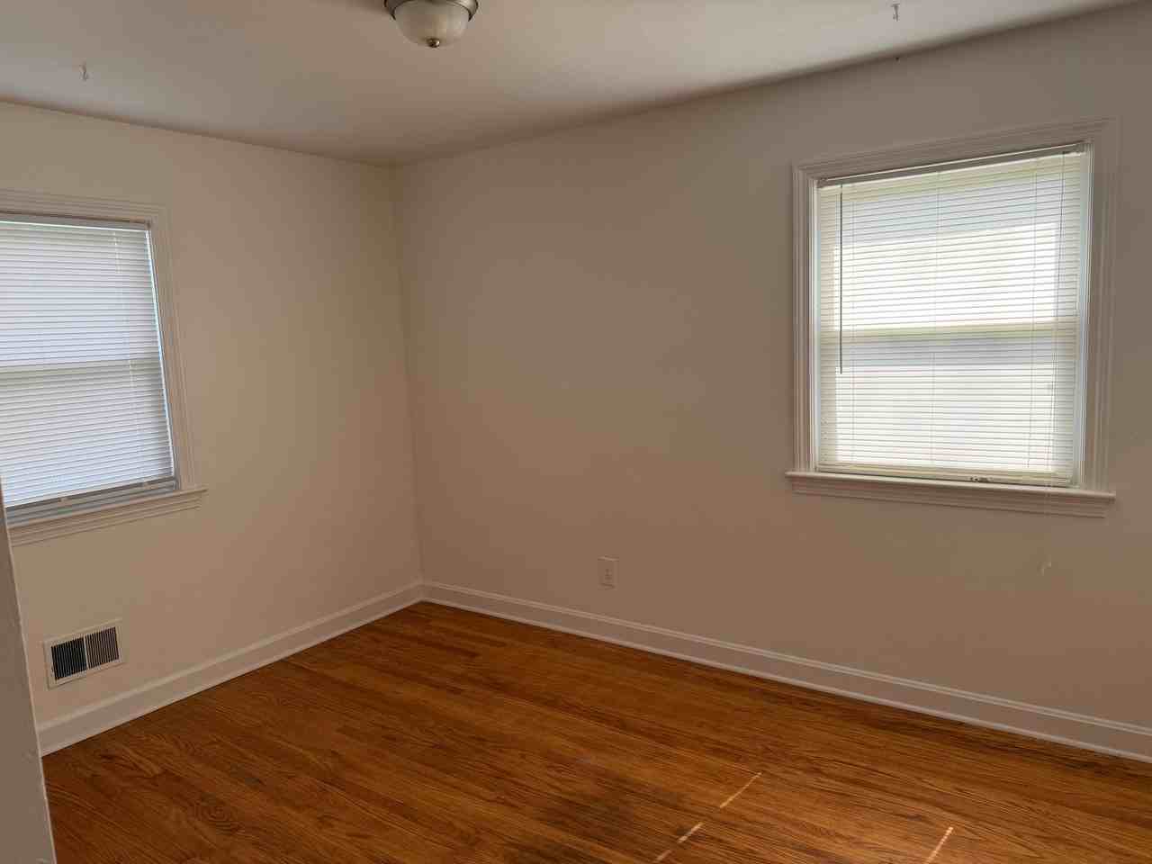 1632 Stafford Ave - Photo 7 of 8