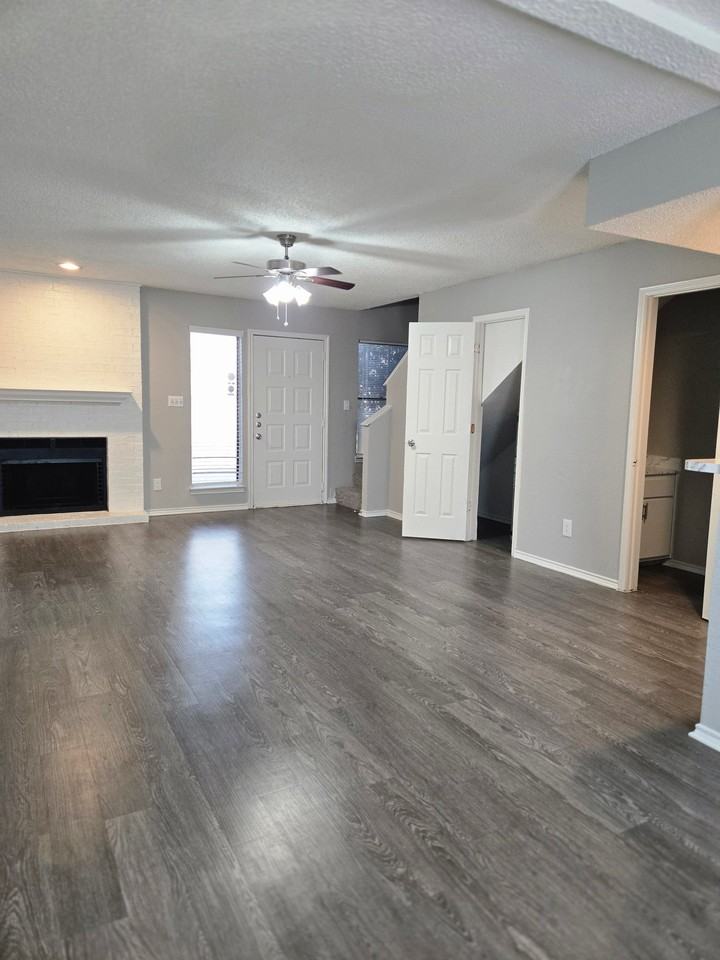 140 S Las Vegas Trl - Photo 2 of 11