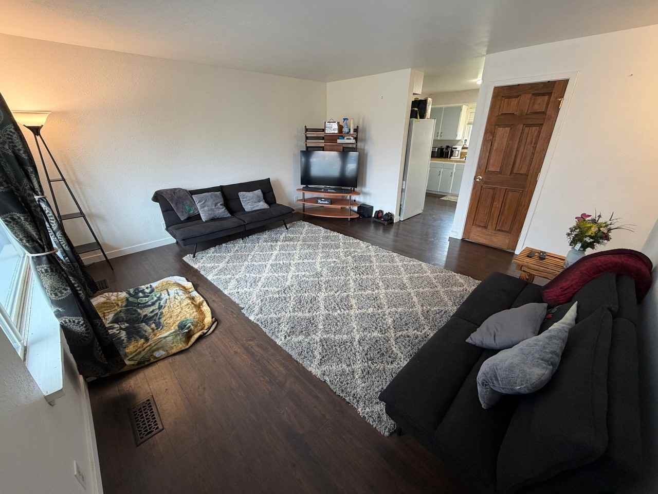 127 Goodall St - Photo 2 of 19