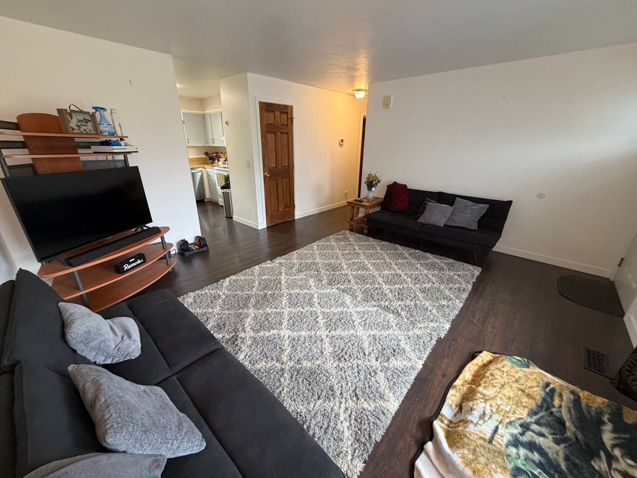 127 Goodall St - Photo 3 of 19