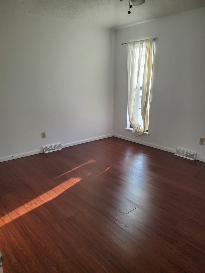 4820 England St - Photo 4 of 5