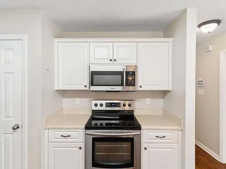 5229 Silabert Ave - Photo 5 of 12