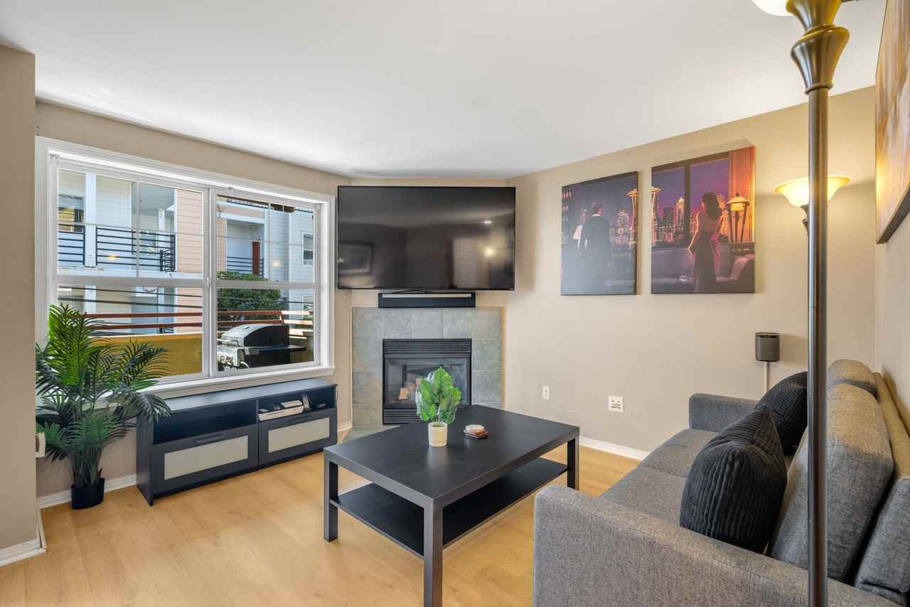 931 N 35th St #B - Photo 3 of 20