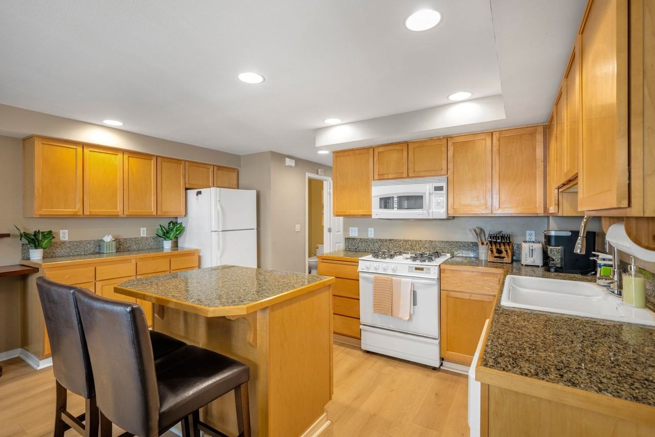 931 N 35th St #B - Photo 5 of 20