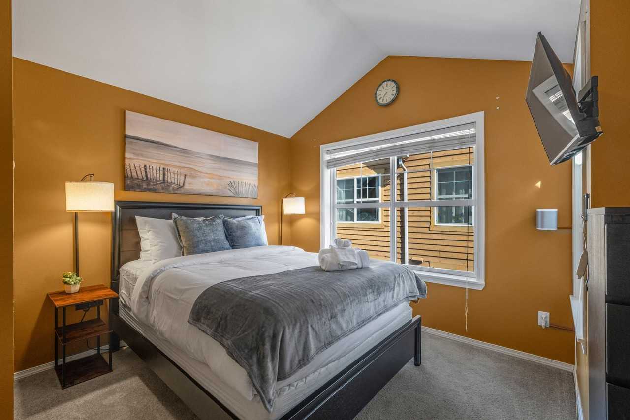 931 N 35th St #B - Photo 7 of 20