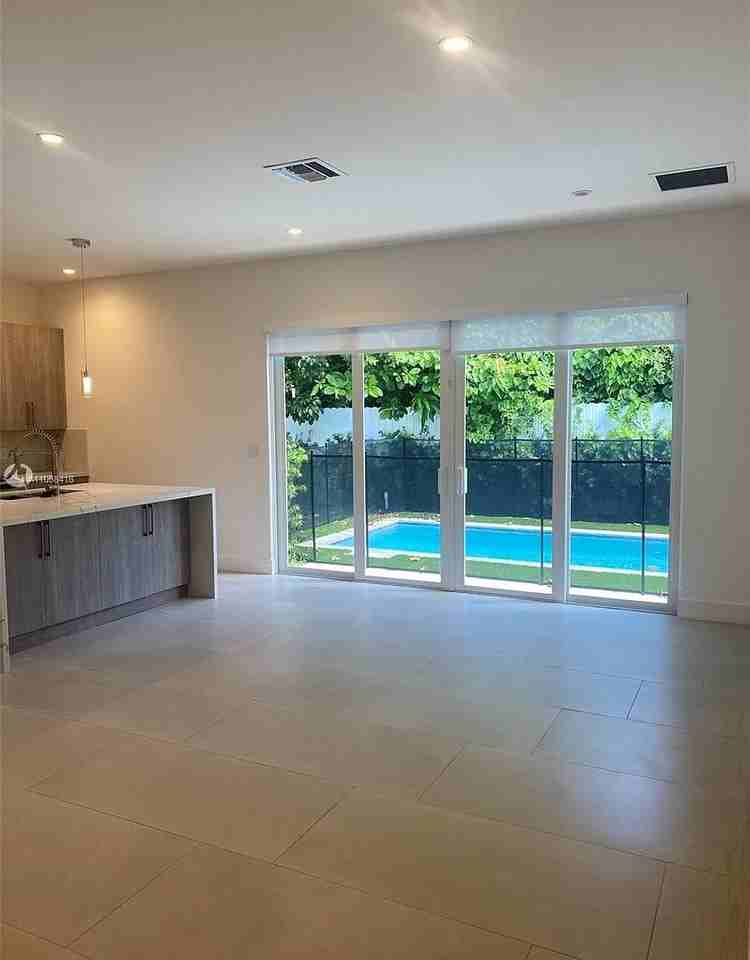 3586 Franklin Ave - Photo 3 of 20