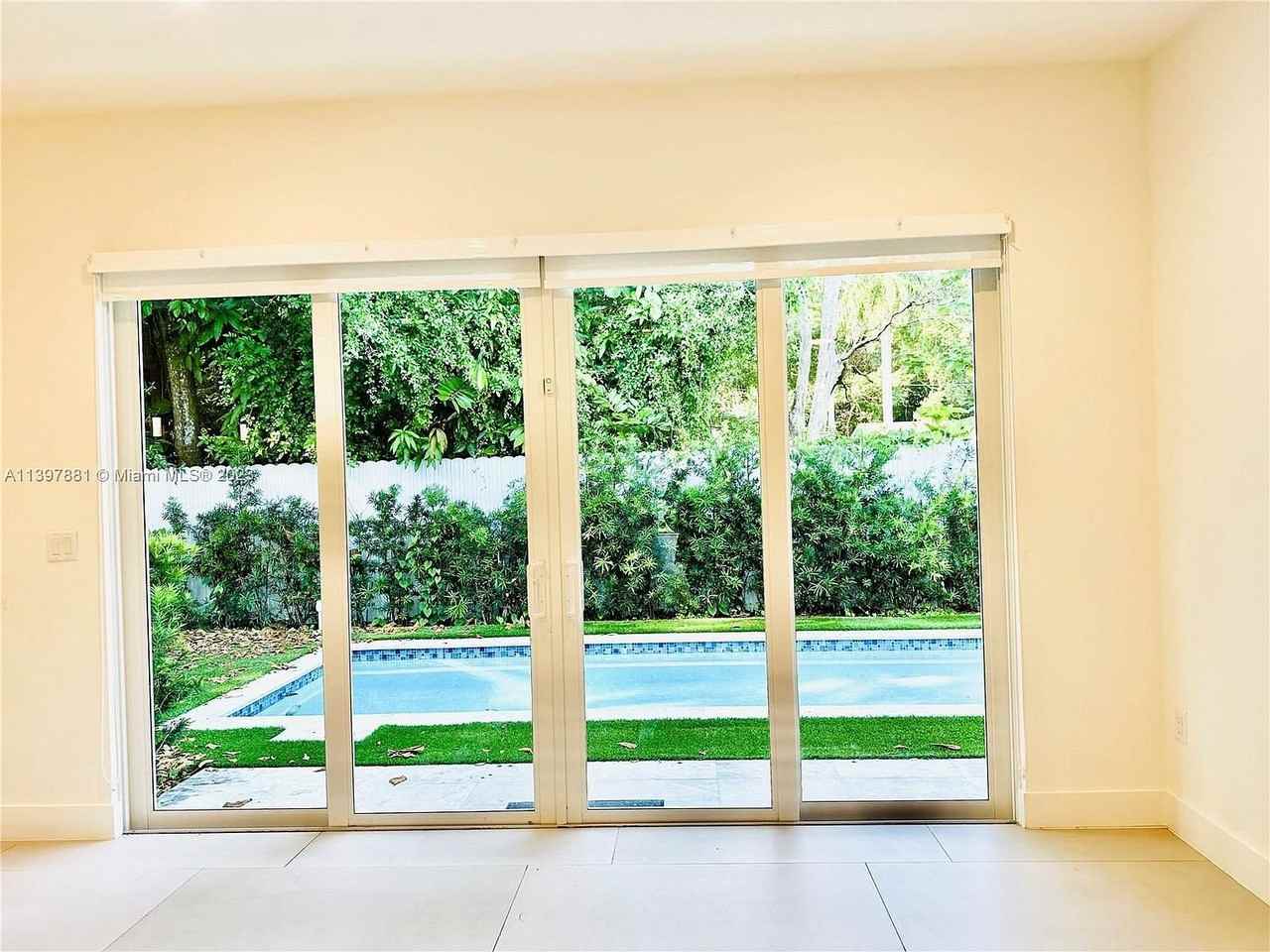 3586 Franklin Ave - Photo 4 of 20