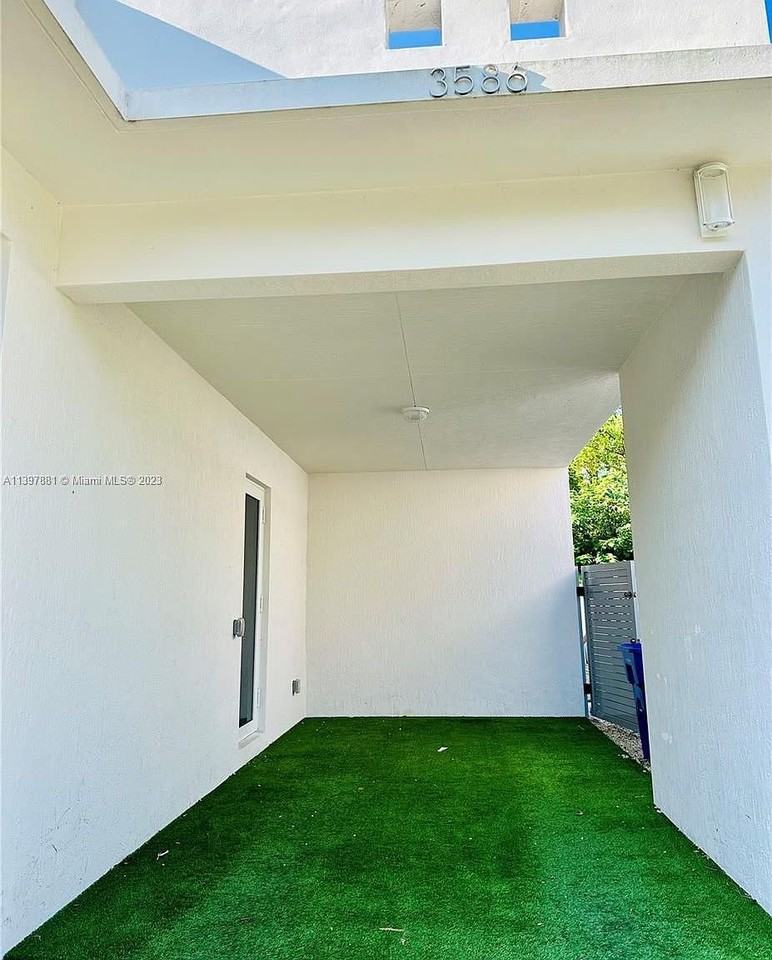 3586 Franklin Ave - Photo 5 of 20