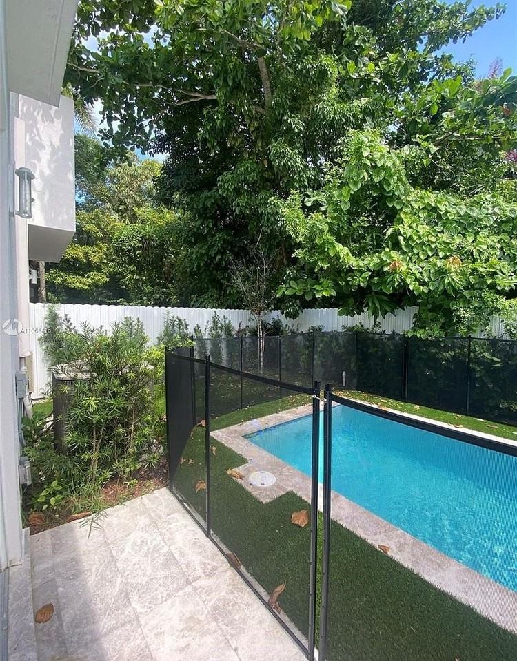 3586 Franklin Ave - Photo 6 of 20