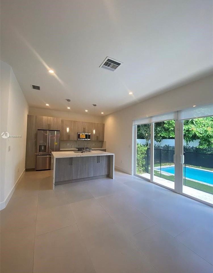 3586 Franklin Ave - Photo 7 of 20