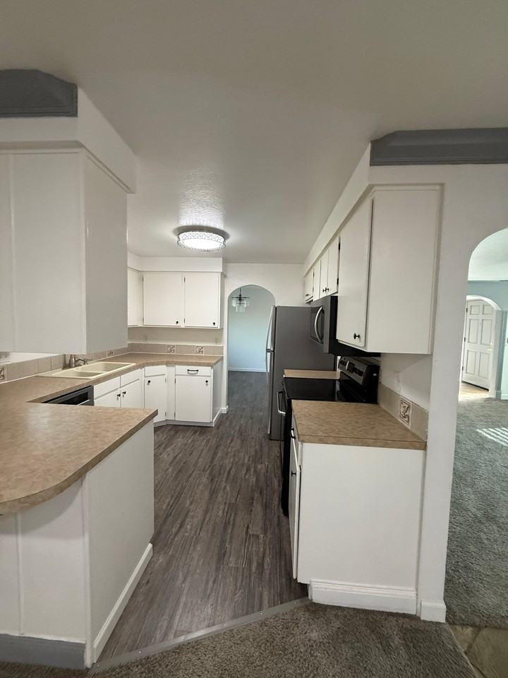 2010 N Workland Dr - Photo 4 of 20