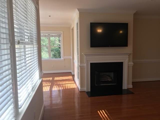 5601 Fairview Rd - Photo 5 of 11