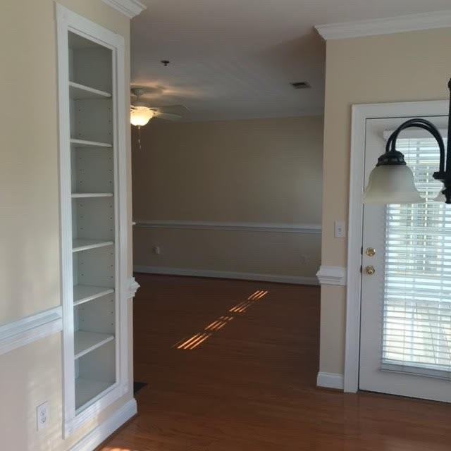 5601 Fairview Rd - Photo 6 of 11