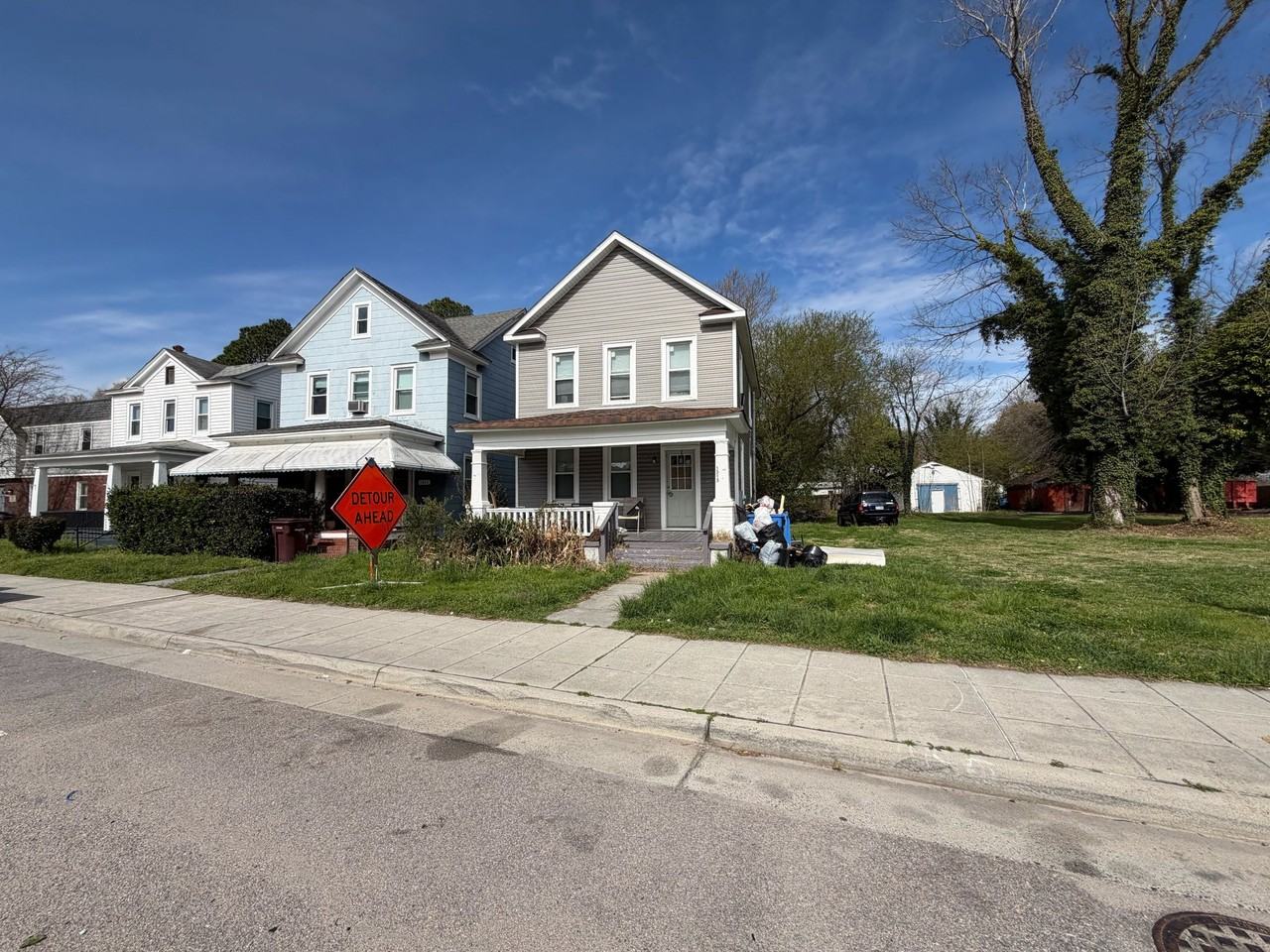 1315 Poindexter St - Photo 2 of 13