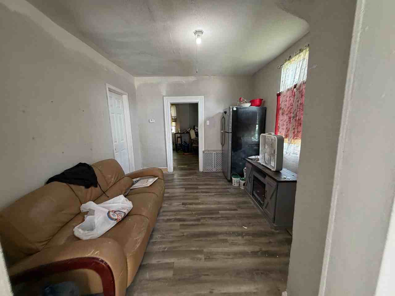 1315 Poindexter St - Photo 4 of 13