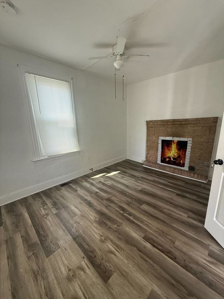 1315 Poindexter St - Photo 5 of 13