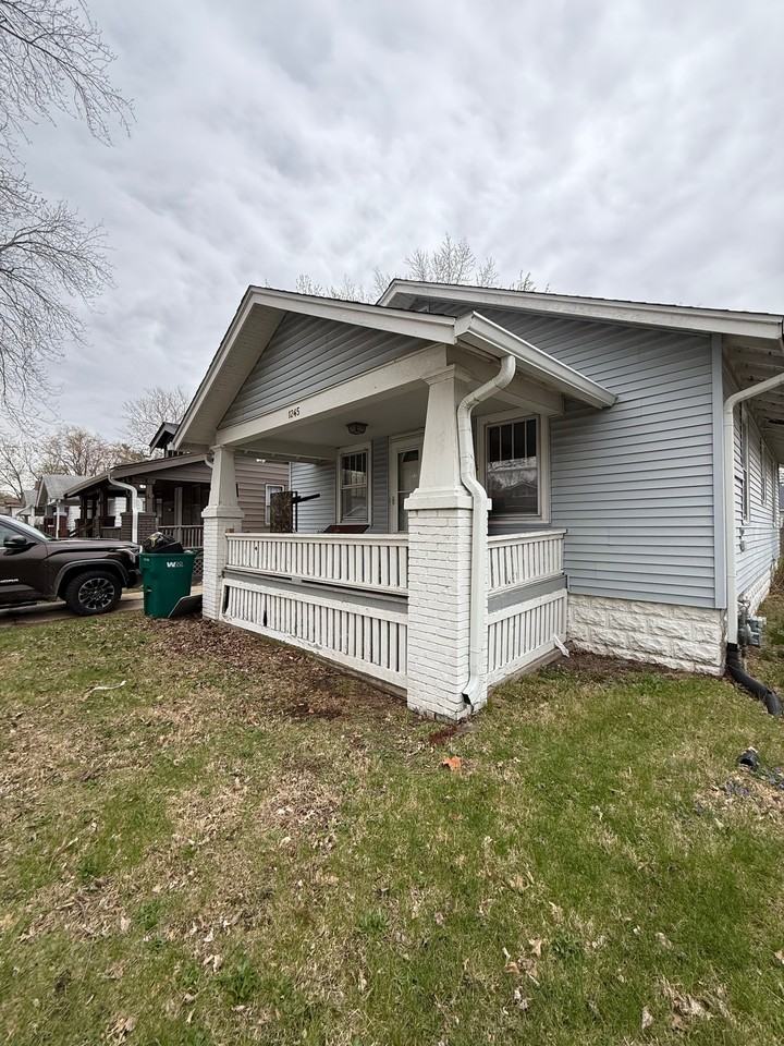 1245 Sedgwick St - Photo 3 of 8