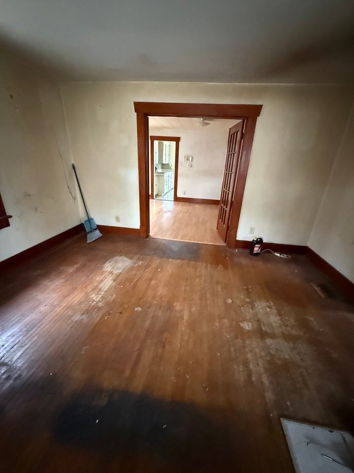 1245 Sedgwick St - Photo 6 of 8