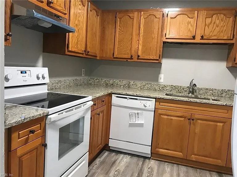 5775 W Hastings Arch - Photo 2 of 17