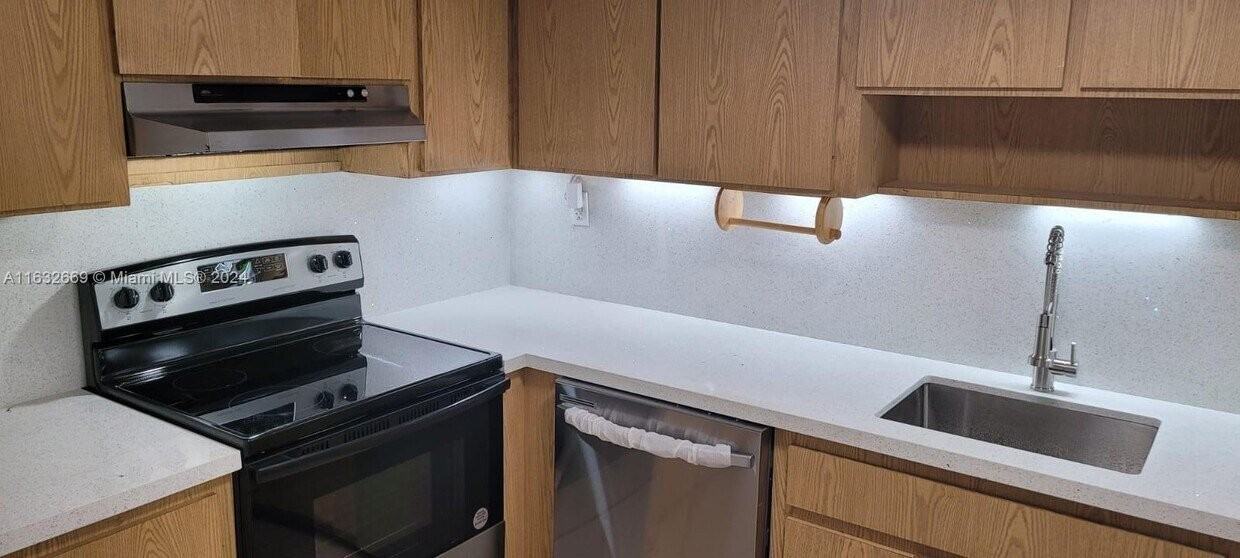 319 Nw 109th Ave #6B - Photo 7 of 18