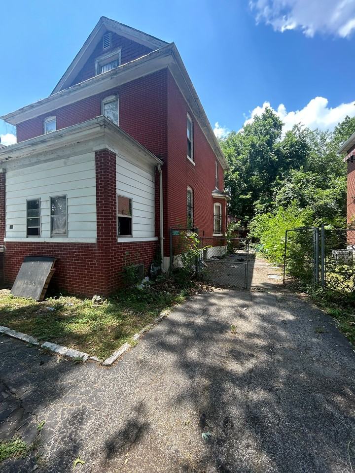 563 N 24th St - Photo 2 of 16