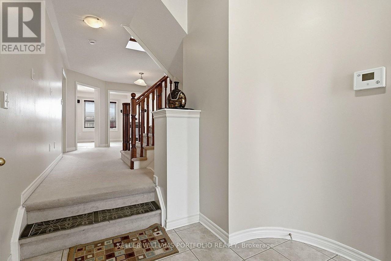 32 Warnford Circle - Photo 3 of 20