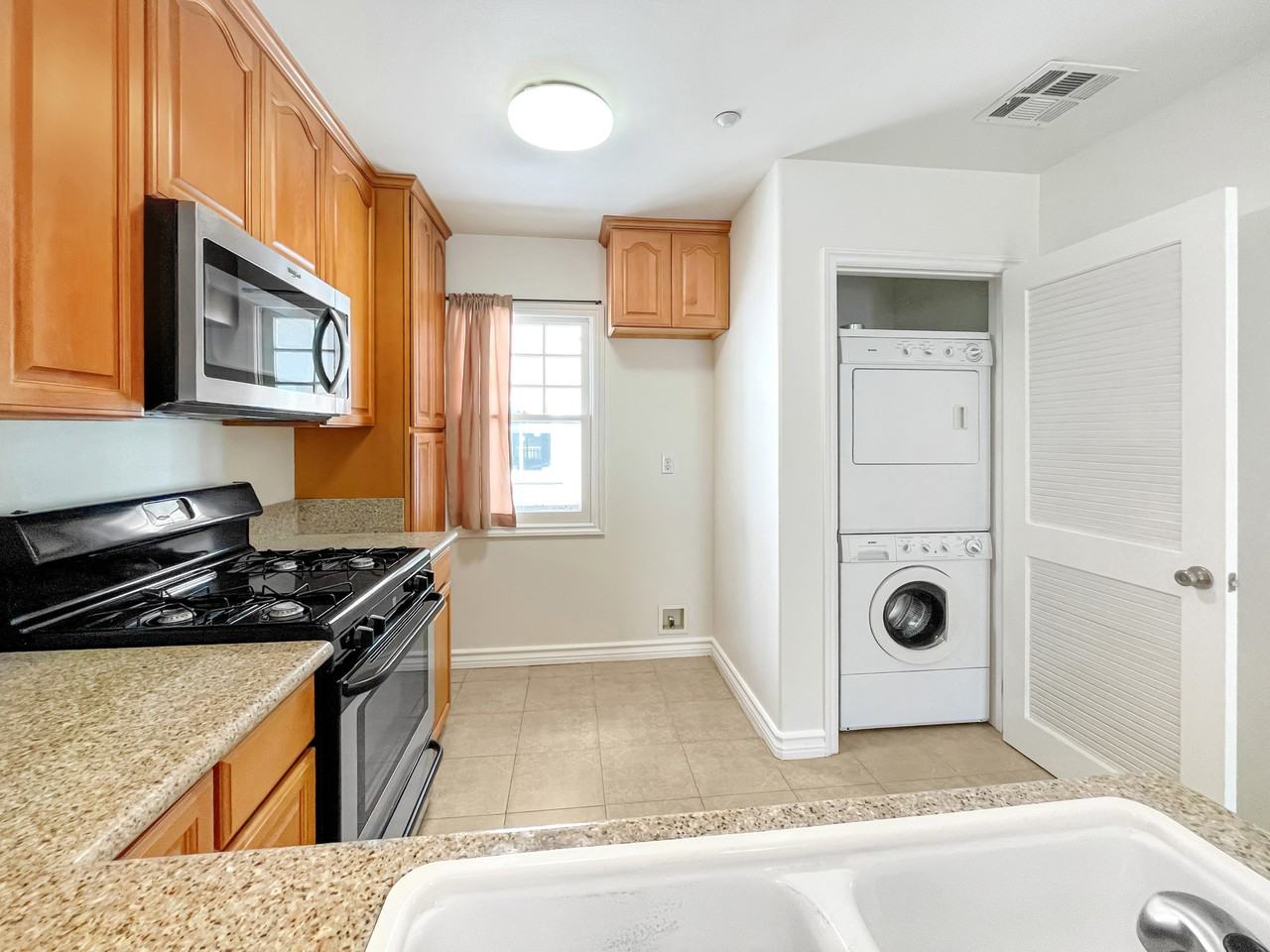 138 S Bonnie Ave #7 - Photo 6 of 15