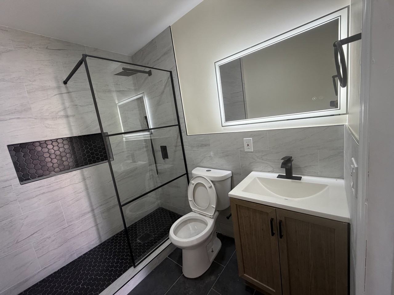 189 N Broadway #189APTA - Photo 2 of 10