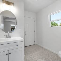 832 W 17th St #NA - Photo 4 of 17