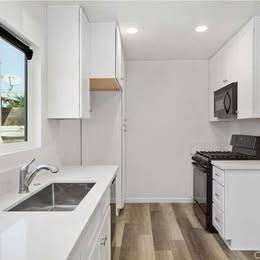 832 W 17th St #NA - Photo 6 of 17