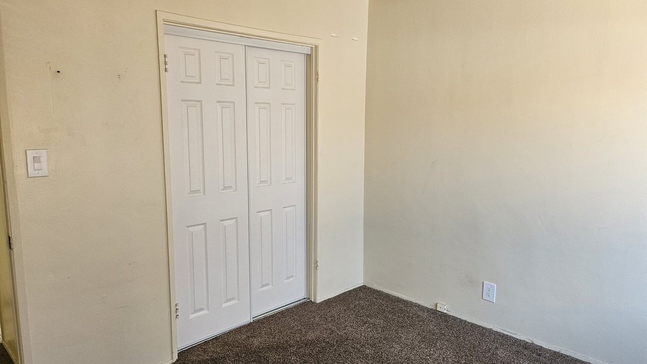 151 E Riggin St #E - Photo 2 of 8