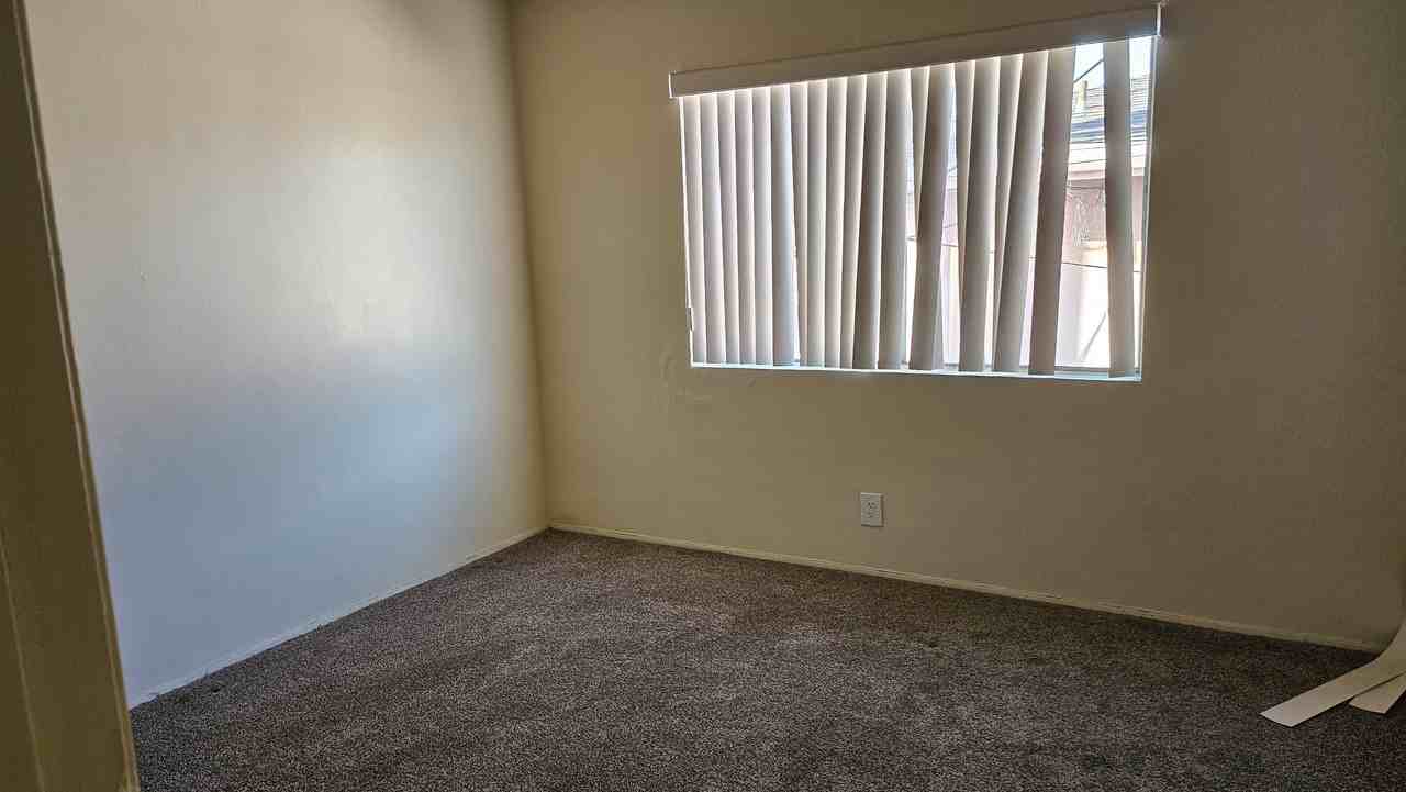 151 E Riggin St #E - Photo 3 of 8