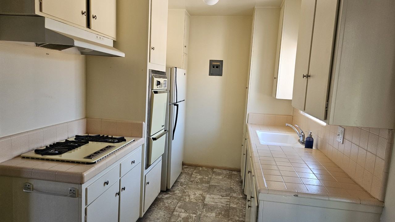 151 E Riggin St #E - Photo 6 of 8