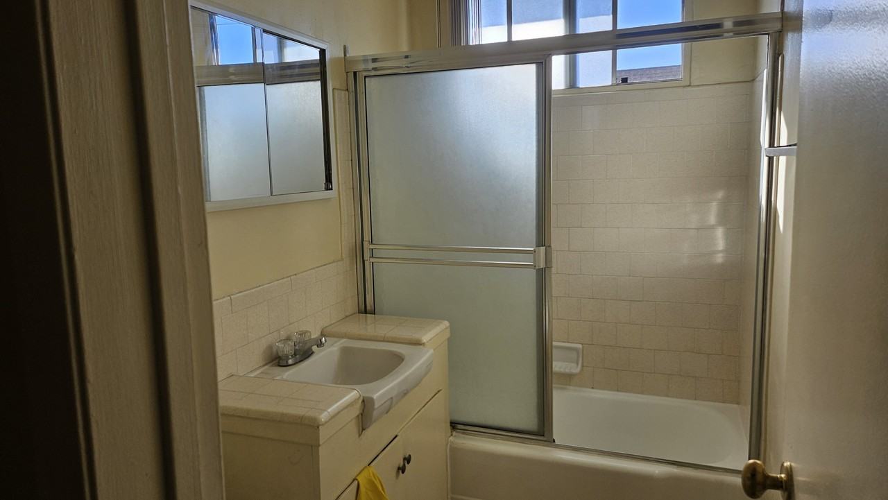 151 E Riggin St #E - Photo 7 of 8