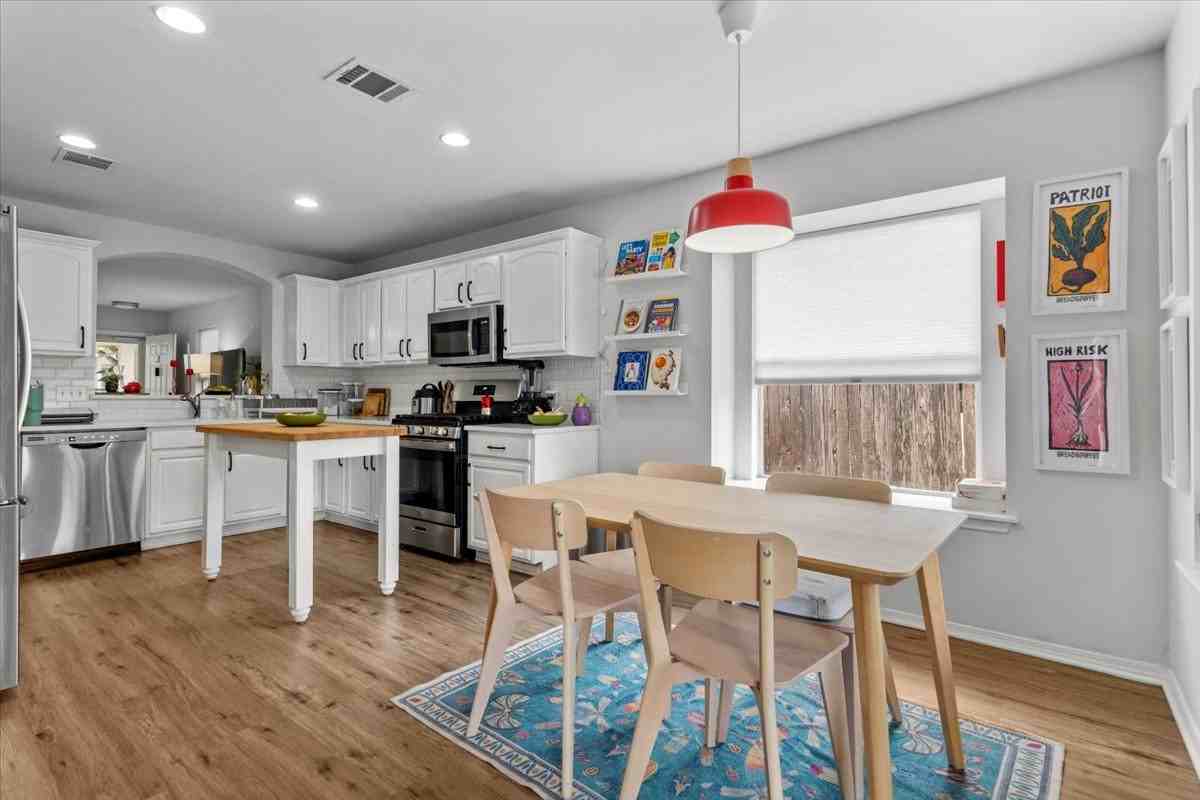 1125 Vincent Pl #NA - Photo 7 of 40