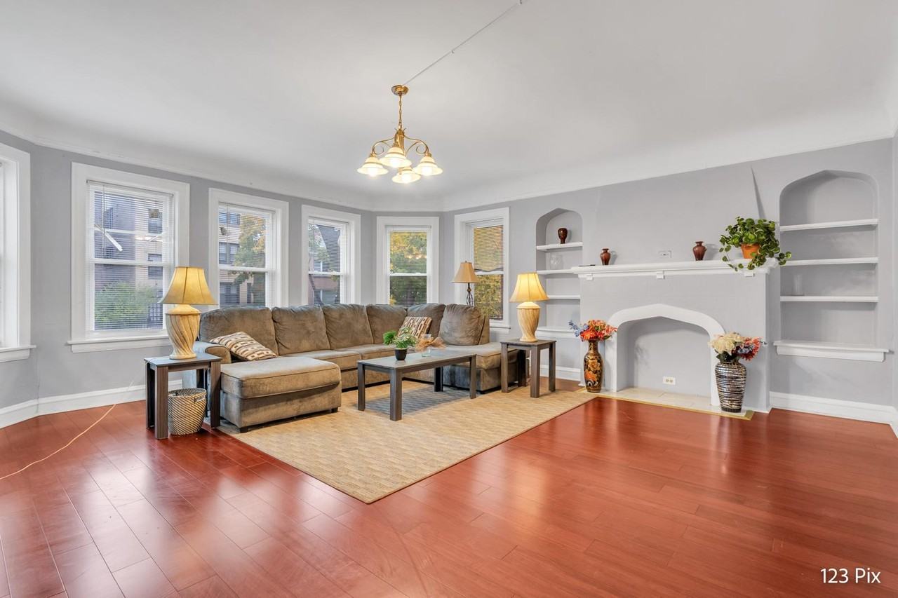 6323 N Francisco Ave #1 - Photo 3 of 13